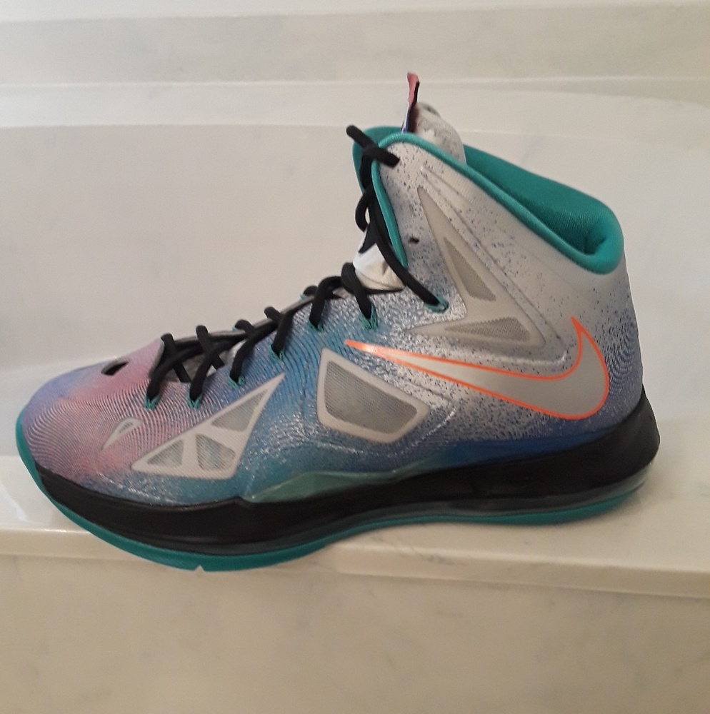 Mens high top tennis shoes.